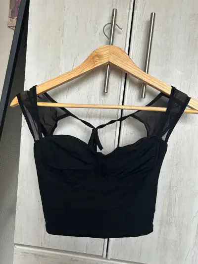 Top negro con tirantes de encaje - miniatura 1