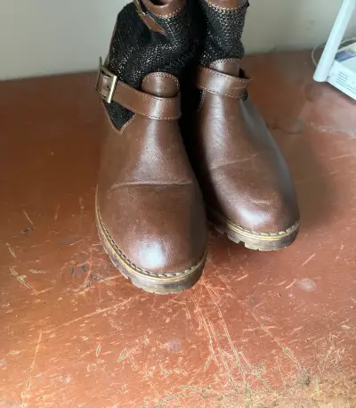 Botines de cuero marrón con hebilla - miniatura 1