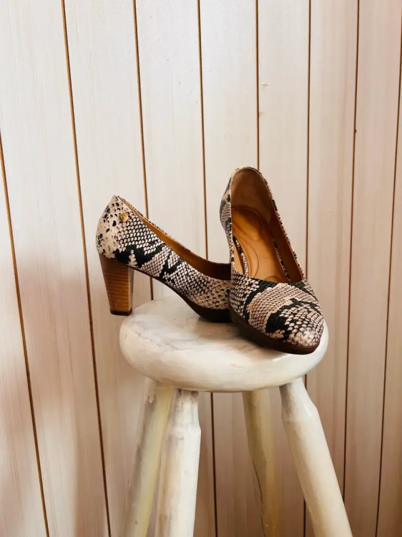Zapatos de tacón con estampado de serpiente - 3