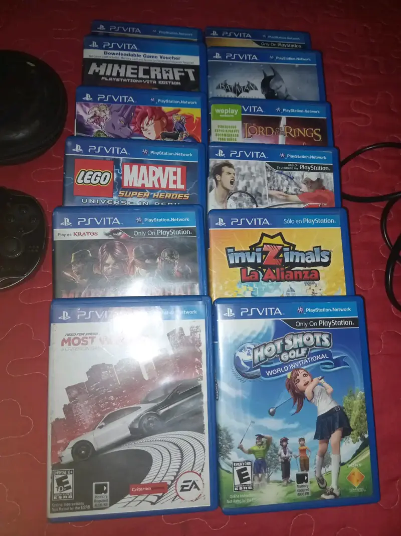 Consola PS Vita con juegos y accesorios - 3