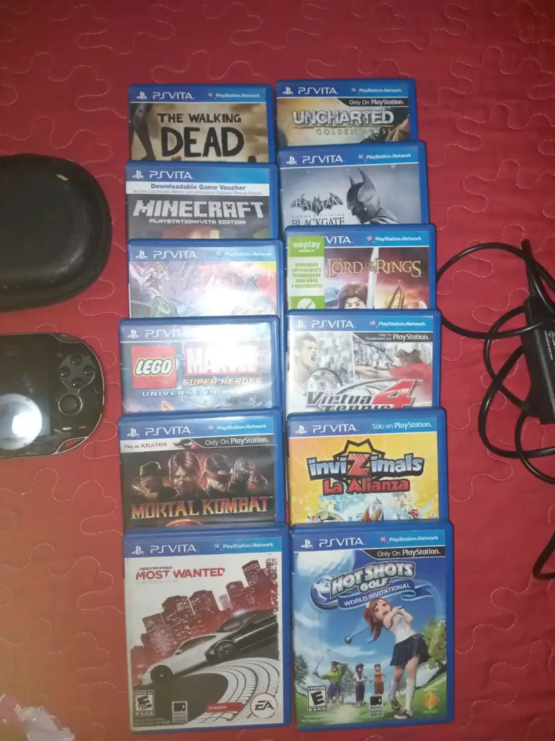 Consola PS Vita con juegos y accesorios - 4