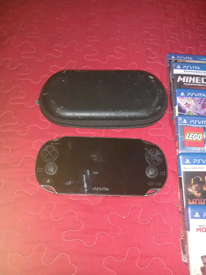 Consola PS Vita con juegos y accesorios - 5