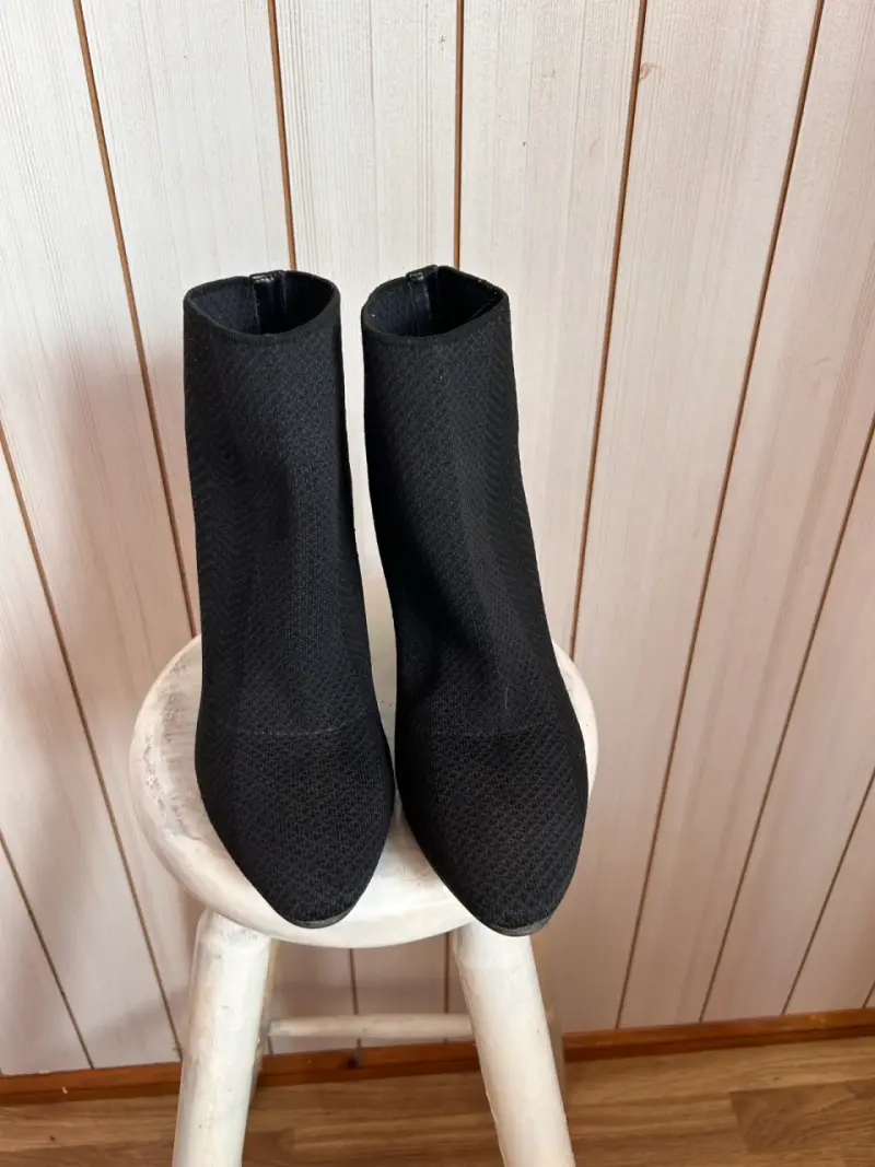 Botines negros de tela con tacón - 1