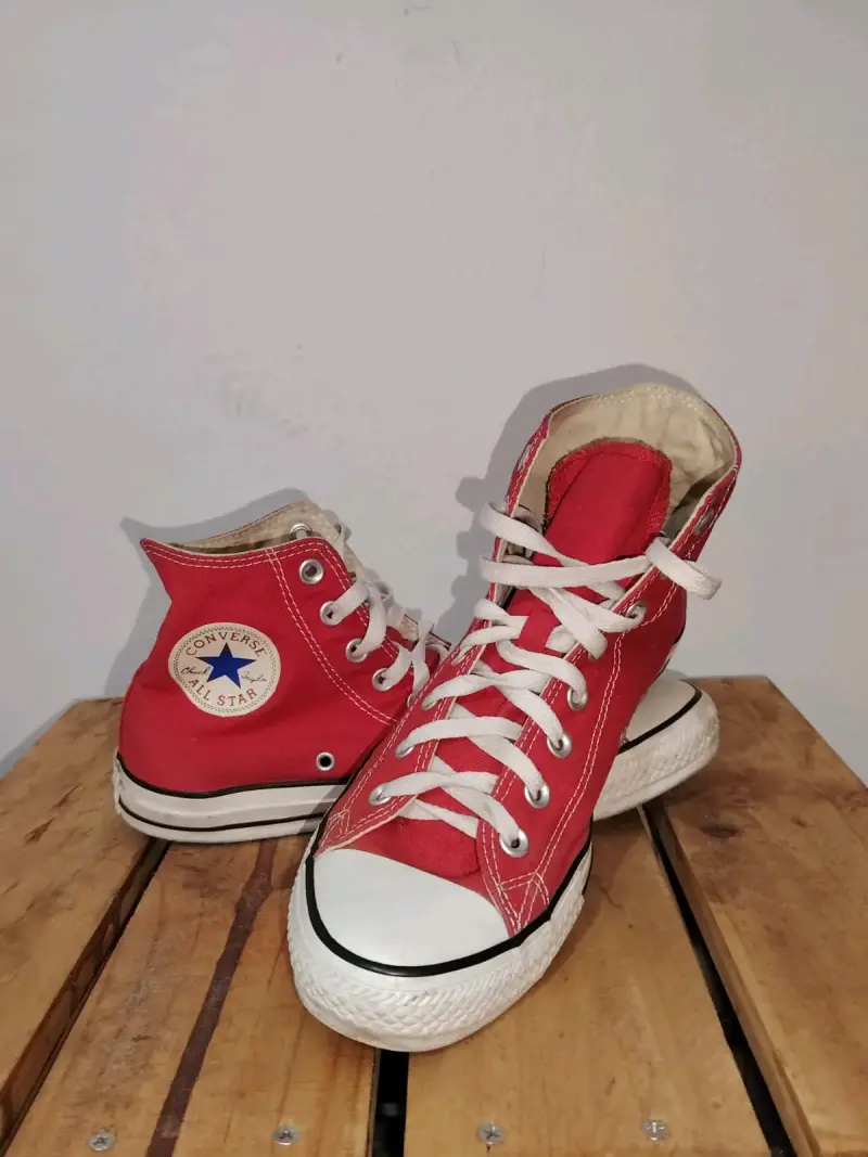 Zapatillas Converse All Star rojas clásicas