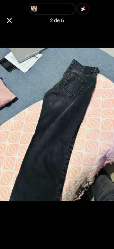 Jeans negros de mezclilla para hombre - miniatura 2
