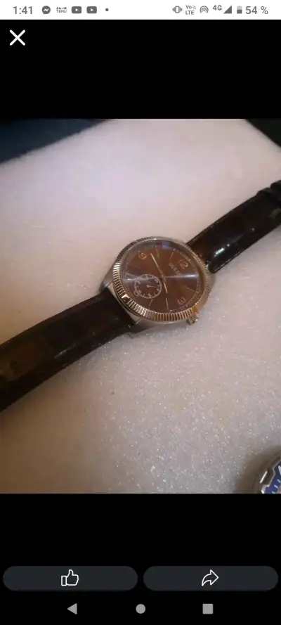 Reloj Guess con correa de cuero marrón - miniatura 1