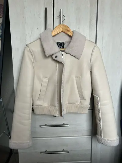 Chaqueta marca iO talla 36 - miniatura 1
