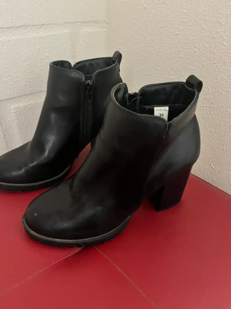 Botines negros de cuero talla 36