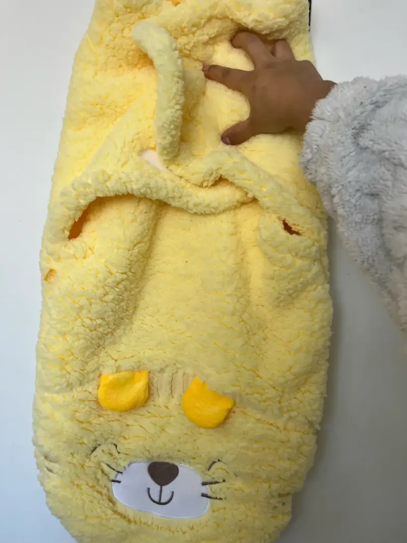 Saco de dormir infantil amarillo con diseño de león - 2