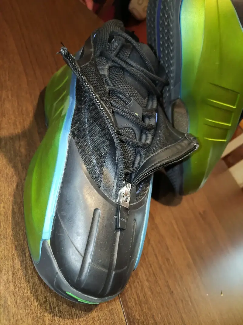 Zapatillas deportivas negras y verdes unisex - 1