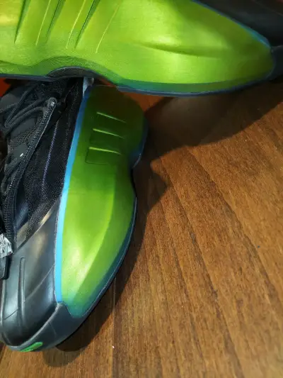Zapatillas deportivas negras y verdes unisex - miniatura 2