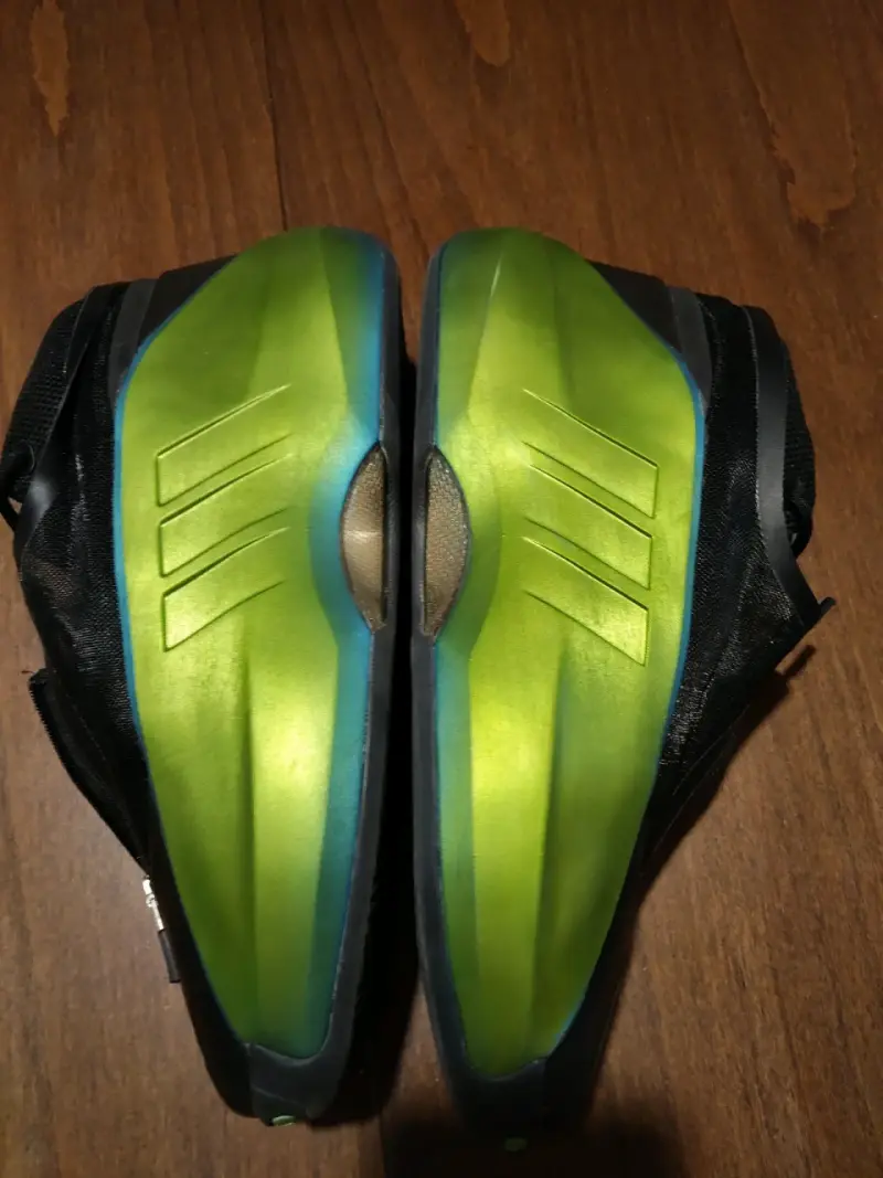 Zapatillas deportivas negras y verdes unisex - 4