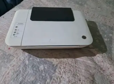 Impresora multifuncional HP DeskJet blanca - miniatura 3