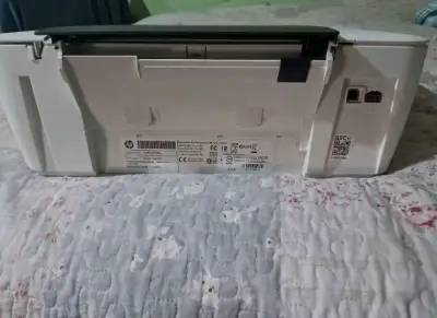 Impresora multifuncional HP DeskJet blanca - miniatura 5