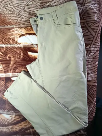 Pantalones beige casuales para hombre - miniatura 1