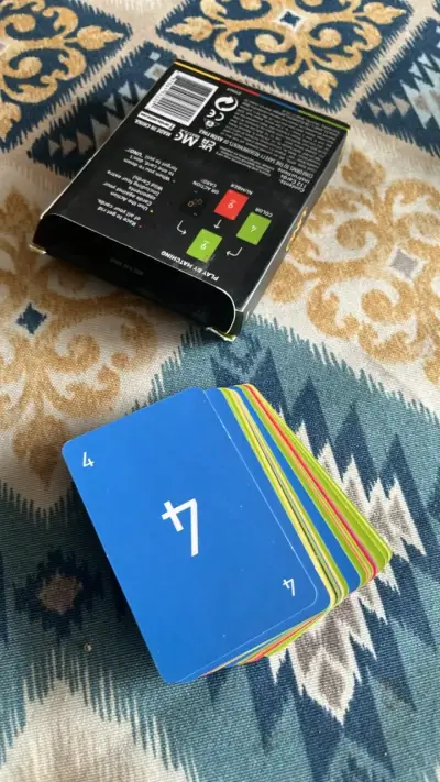 Juego de cartas UNO minimalista - miniatura 2