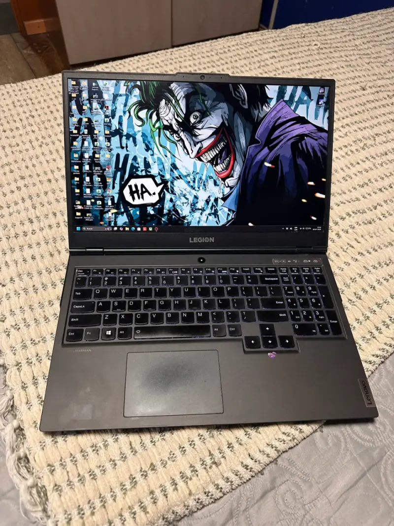 Laptop Lenovo Legion gaming potente - 1