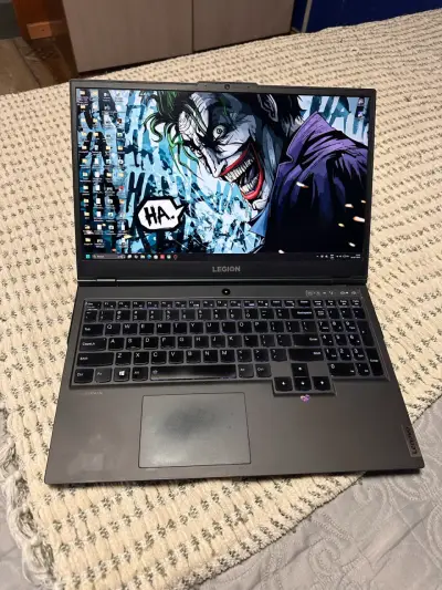 Laptop Lenovo Legion gaming potente - miniatura 1