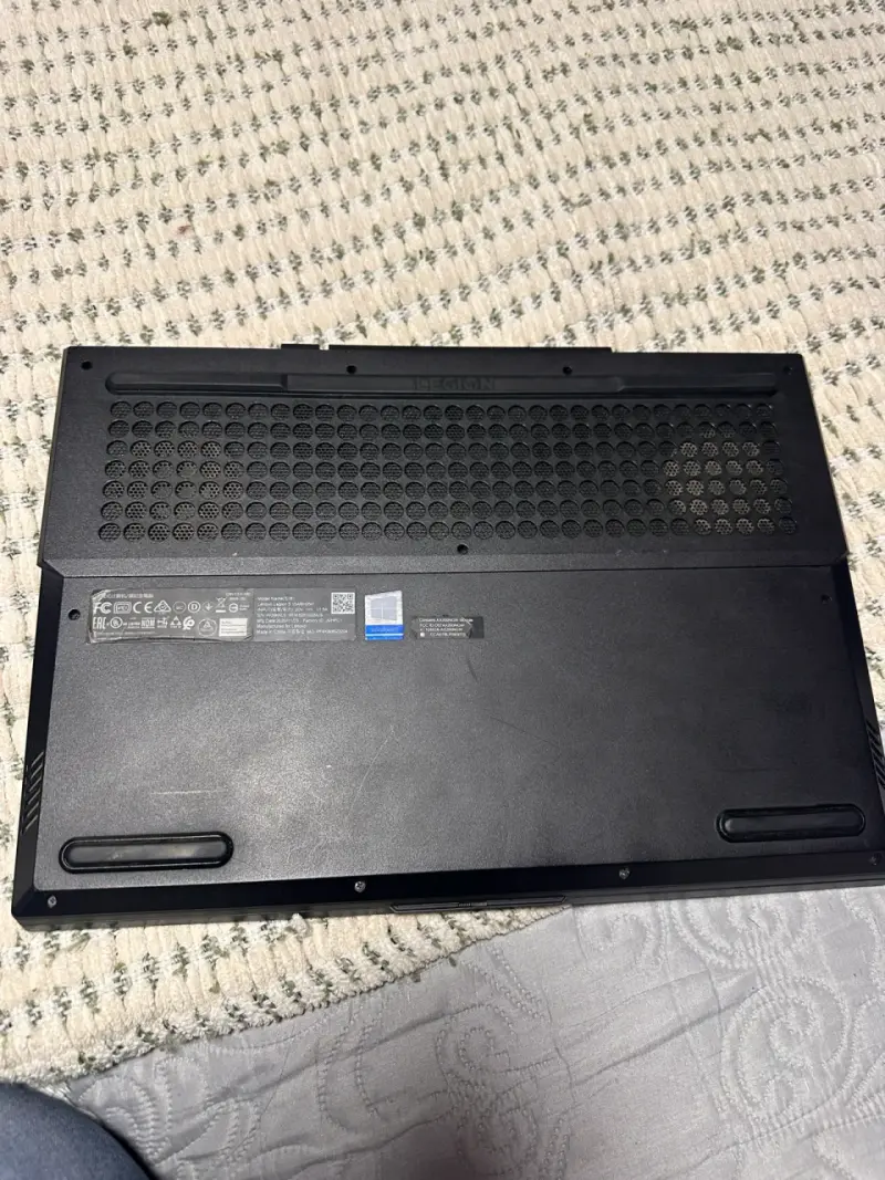 Laptop Lenovo Legion gaming potente - 2
