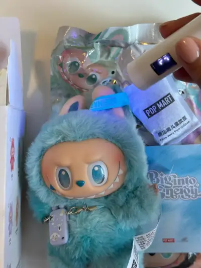 Labubu Azul Original Big into Energy Hope Pop Mart - miniatura 6