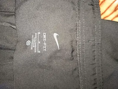 Pantalones deportivos Nike negros con logo - miniatura 2