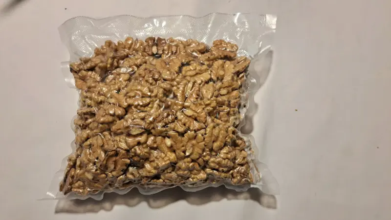 Nueces peladas en bolsa sellada al vacío 1kg