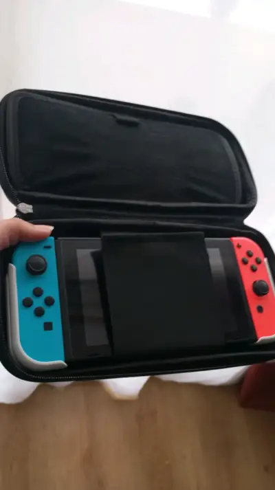 Consola Nintendo Switch con estuche - miniatura 7