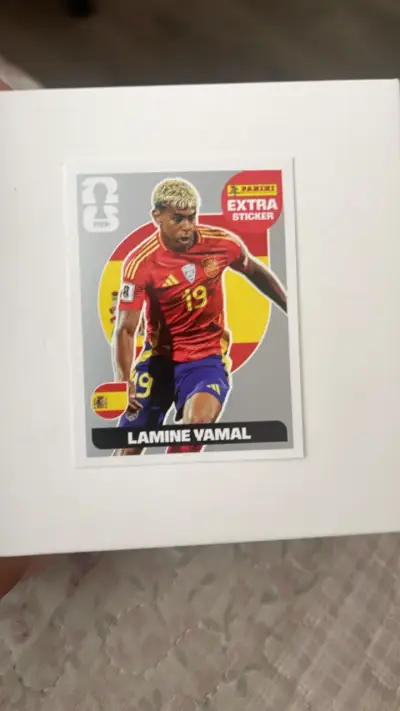Lámina Panini FIFA Lamine Yamal plata - miniatura 2