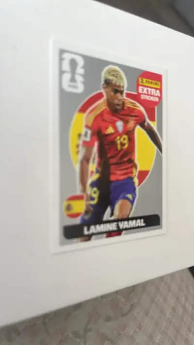 Lámina Panini FIFA Lamine Yamal plata - miniatura 3