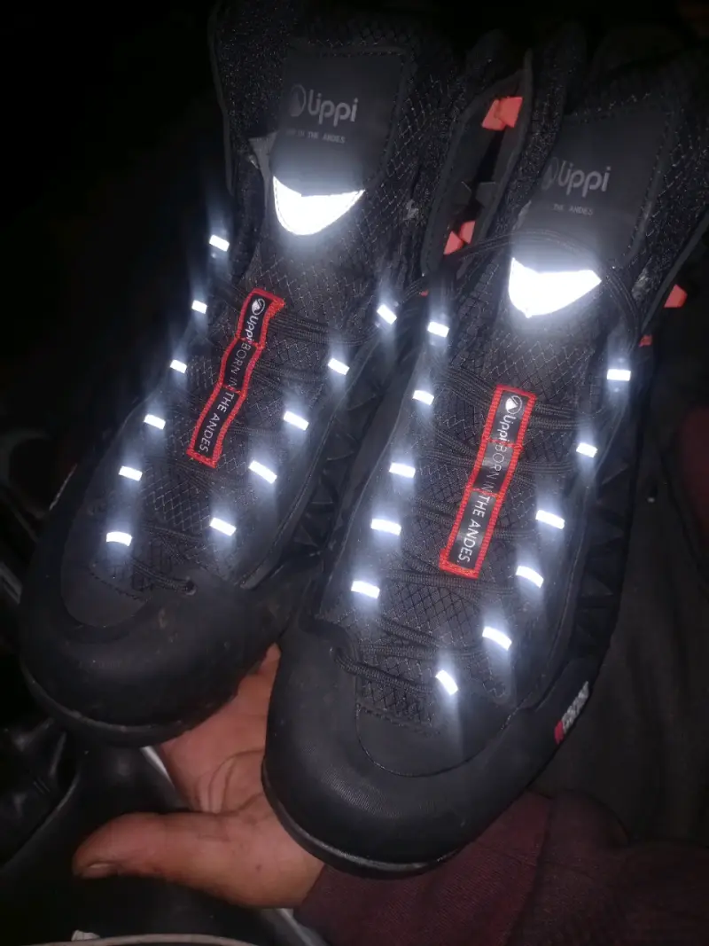 Botas de montaña Lippi negras reflectantes - 2