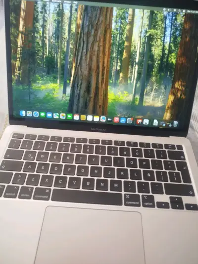 MacBook Air con pantalla Retina 13 pulgadas - miniatura 1