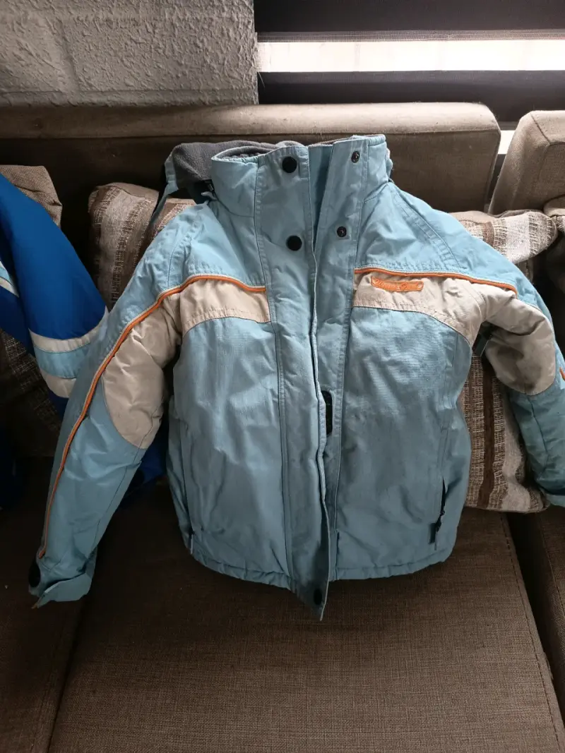 Chaqueta de invierno celeste con forro polar - 5
