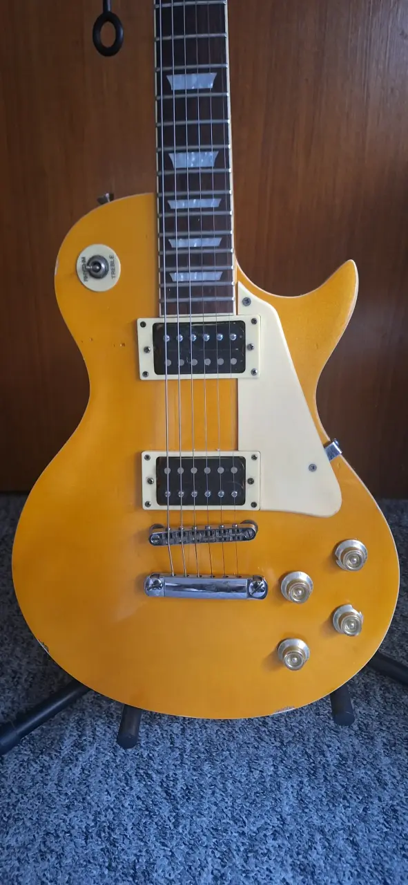 Guitarra eléctrica estilo Les Paul amarilla - 1