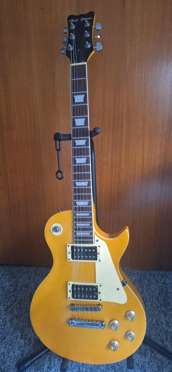 Guitarra eléctrica estilo Les Paul amarilla - 2