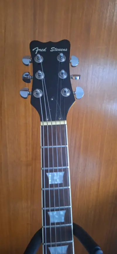 Guitarra eléctrica estilo Les Paul amarilla - miniatura 3