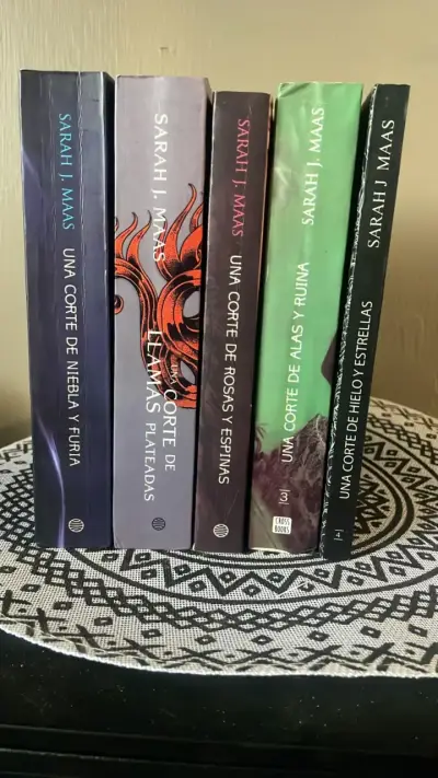 Colección de libros 'Una Corte de Rosas y Espinas' - miniatura 1