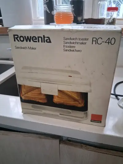 Sandwichera eléctrica blanca - miniatura 3