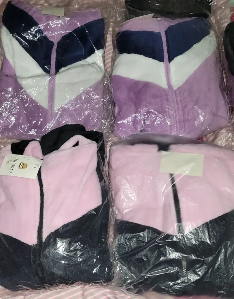 Poleron  polar morada con capucha - 4