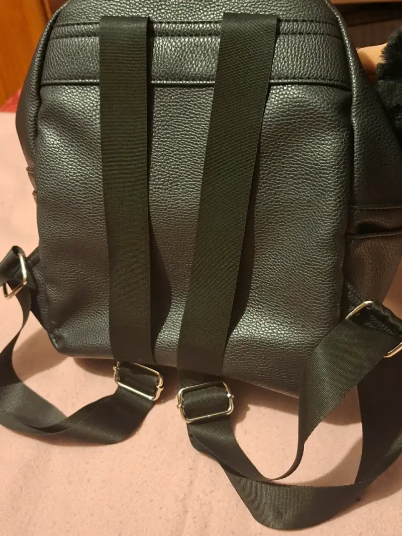 Mochila negra con bordado floral - 3