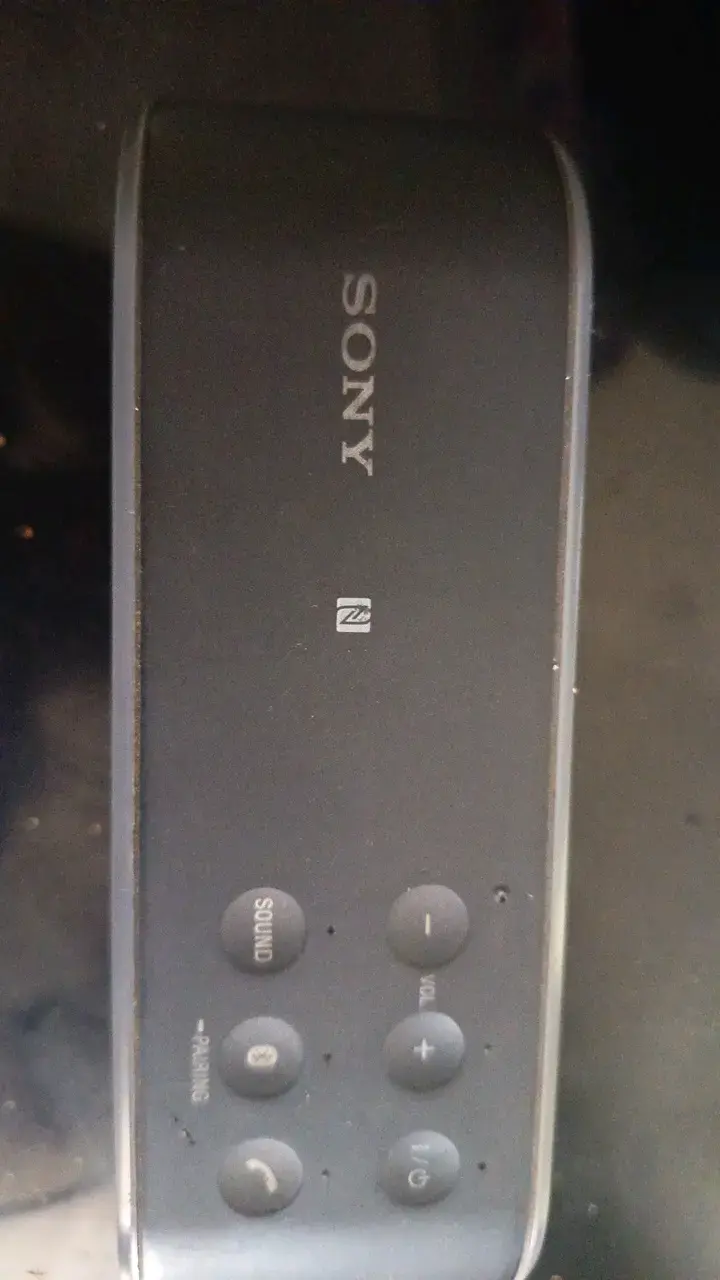 Parlante portátil Sony con Bluetooth - 2