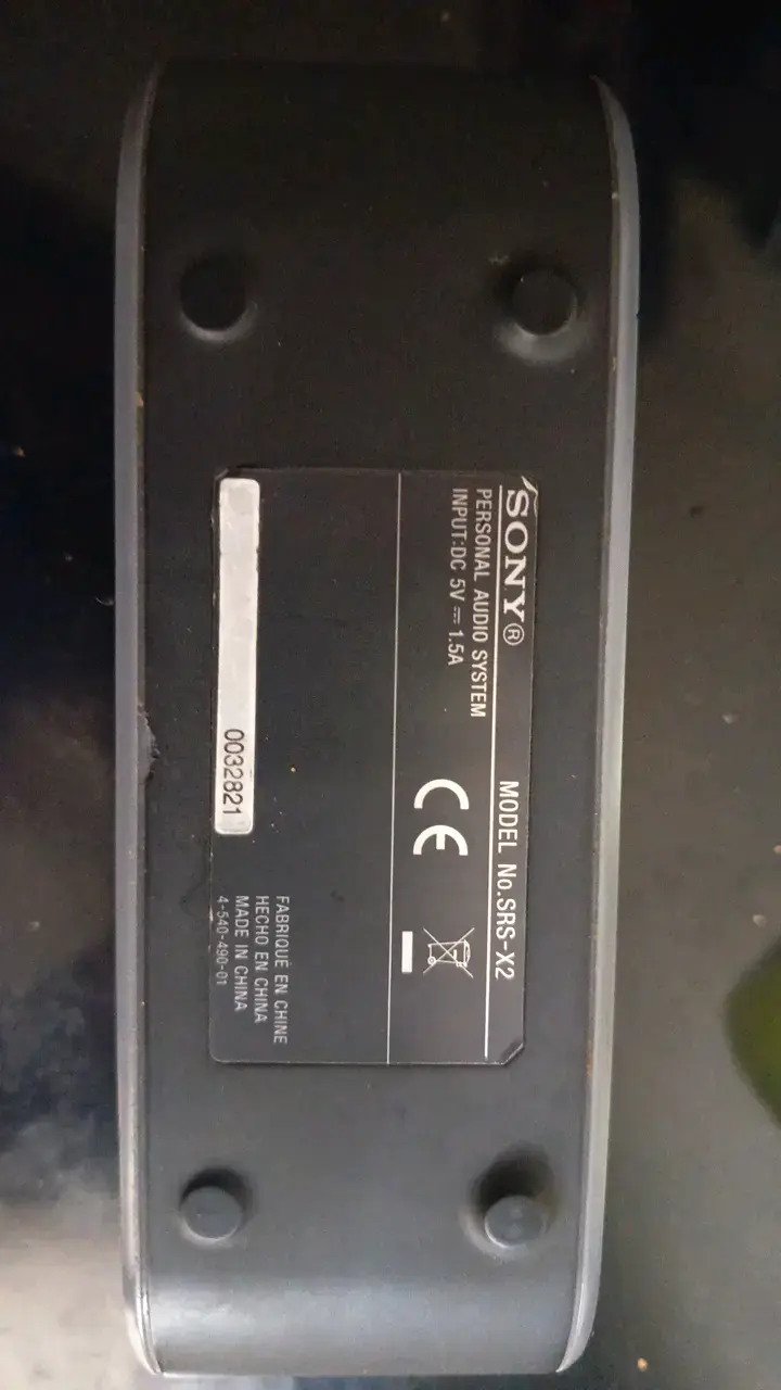 Parlante portátil Sony con Bluetooth - 4