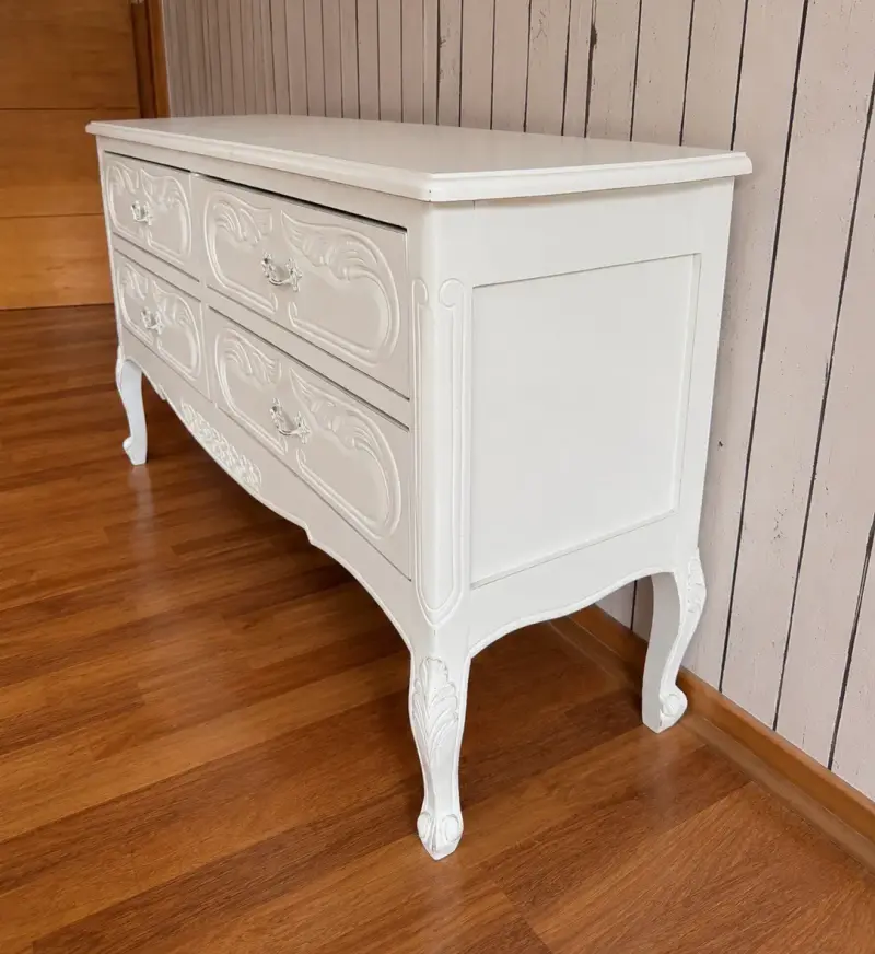 Cómoda vintage blanca con cajones decorativos - 2