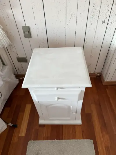 Velador blanco de madera con cajón y puerta - miniatura 4