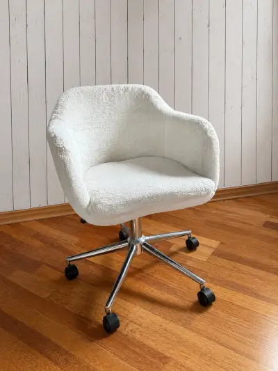 Silla de oficina blanca con ruedas - miniatura 1