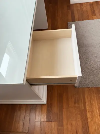 Escritorio blanco con cubierta de vidrio - miniatura 4