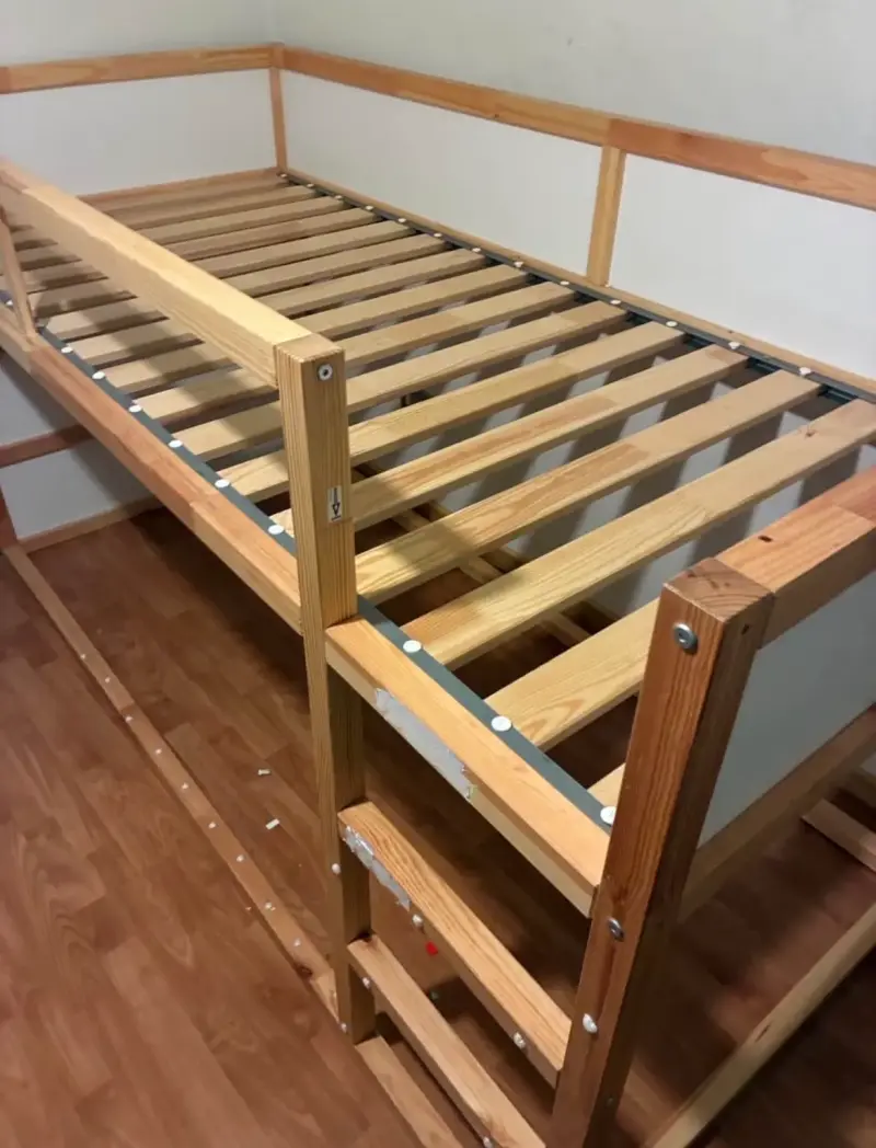 Cama Kura IKEA con colchón Rosen y sábanas - 3