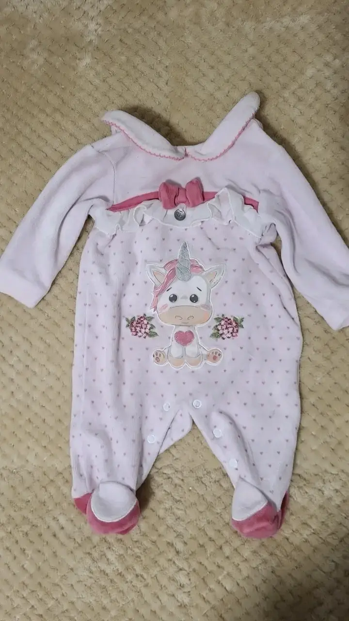 Enterito de bebé con diseño de unicornio