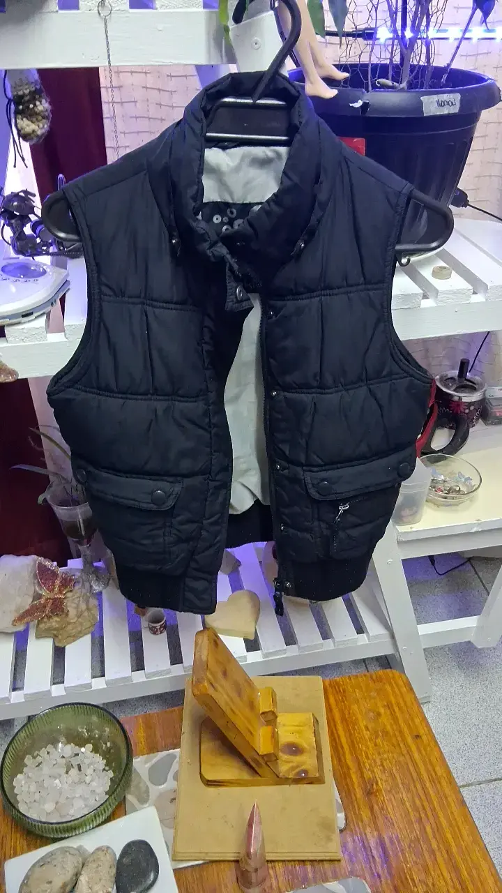 Chaleco acolchado negro sin mangas