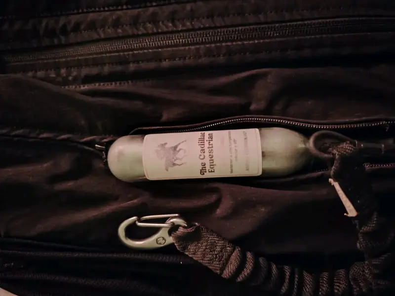 Chaleco airbag negro con botella de CO2 - 2
