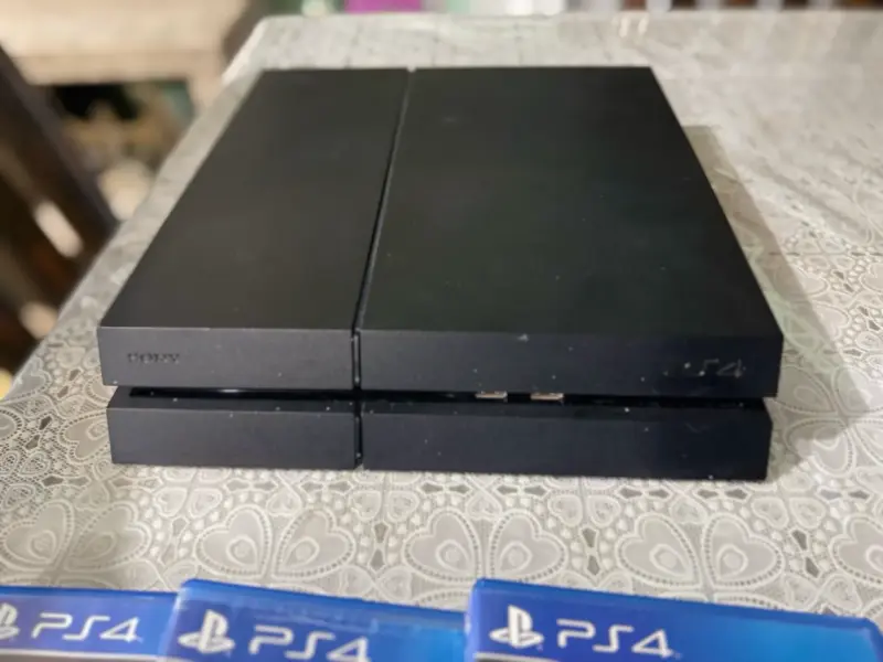 PS4 500GB + 6 Juegos + Audífonos + Controles - 1